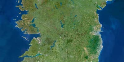 Карта је сателитска карта Ирској
